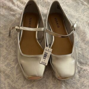 Torrid Women's Shiny Silver Flats